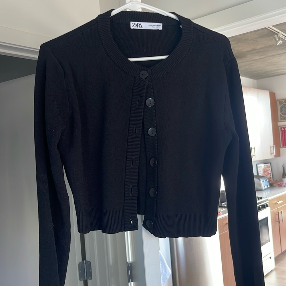 Zara - large. Runs big, cropped button up